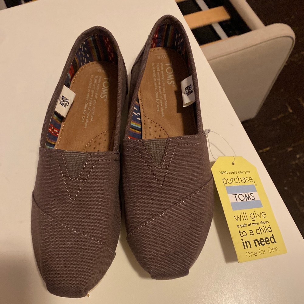 Tom’s women’s slip-one brown canvas
